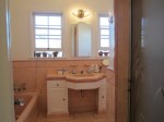 Masselin Avenue Art Deco Apartment&nbsp;Bathroom