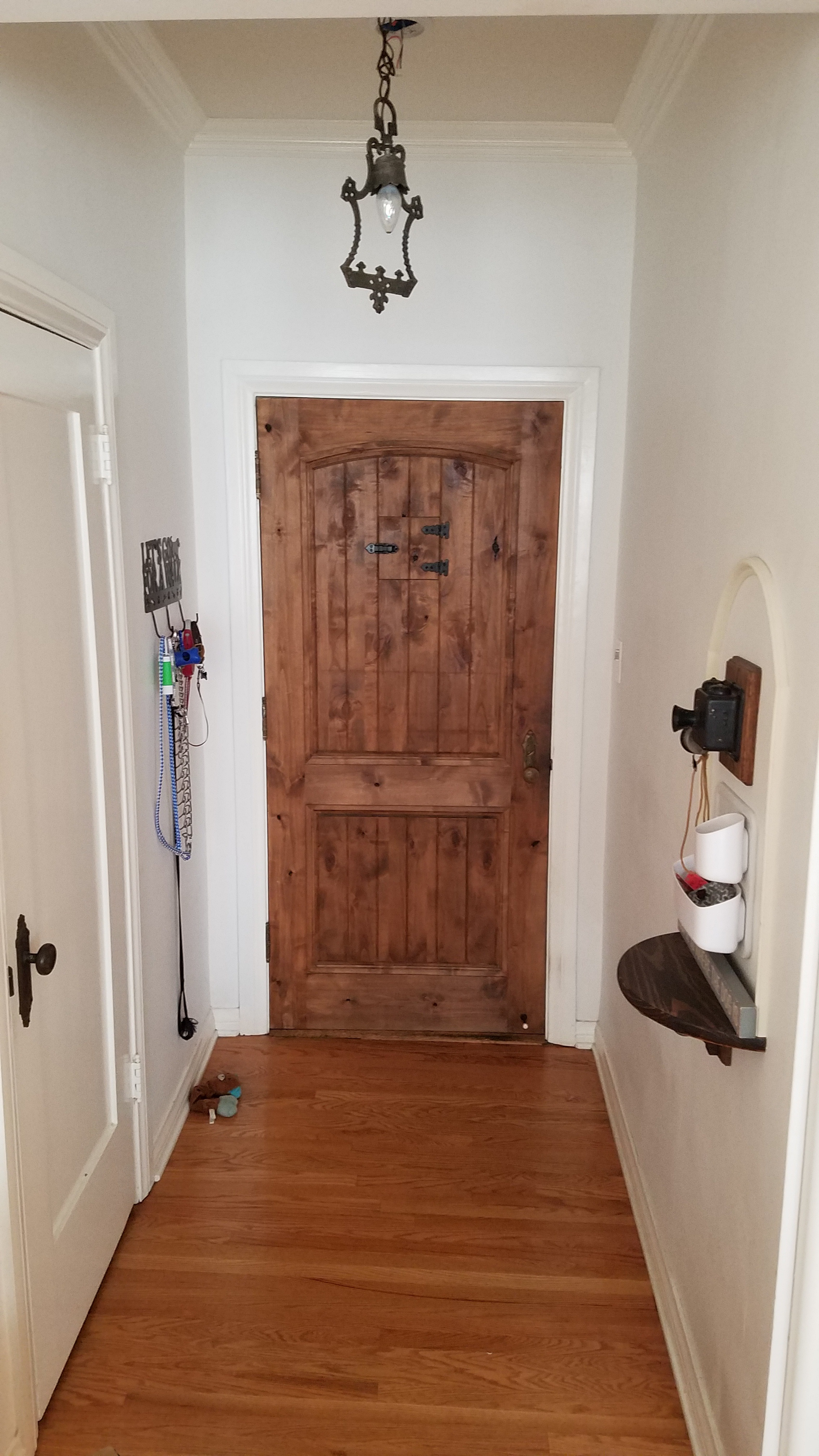 hallway to front door | Art Deco Apartments, image size:2268x4032